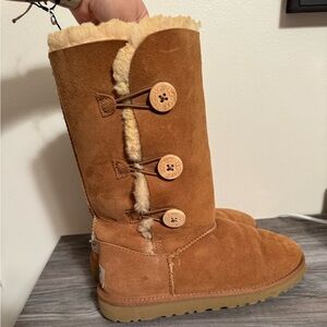 Uggs boots girls size 5